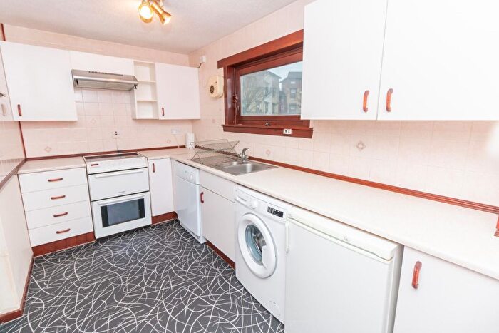 2 Bedroom Flat To Rent In Swallowtail Court, Whitfield, Dundee, DD4