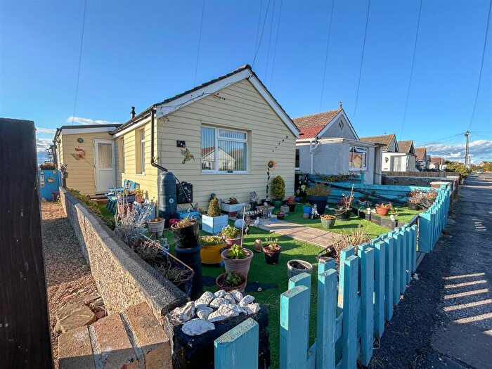 1 Bedroom Detached Bungalow For Sale In Meadow Way, Jaywick, CO15