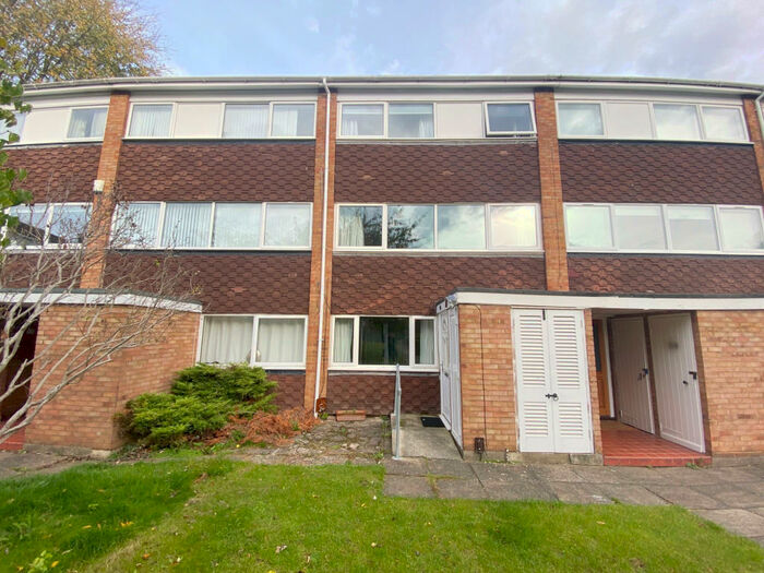 2 Bedroom Maisonette To Rent In Woodcote Drive, Orpington, BR6