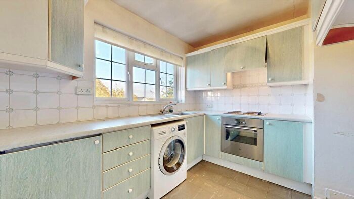 2 Bedroom Apartment For Sale In Stanhope Road, Highgate, N6
