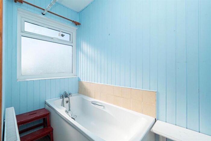 1 Bedroom Flat For Sale In Rosehill Avenue, Sutton, SM1