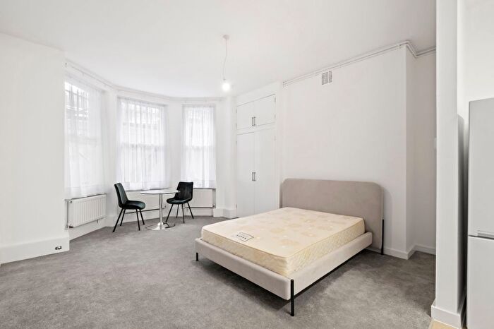 Studio To Rent In Barkston Gardens, Earls Court, SW5