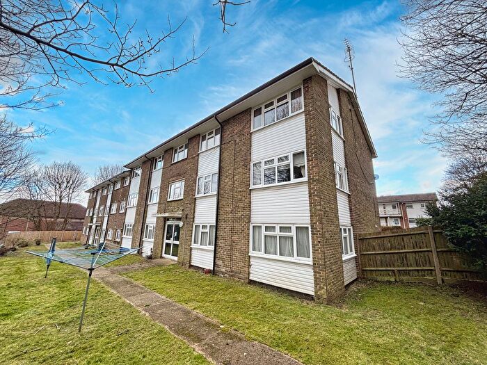 2 Bedroom Flat To Rent In Stychens Close, Bletchingley, Redhill, RH1