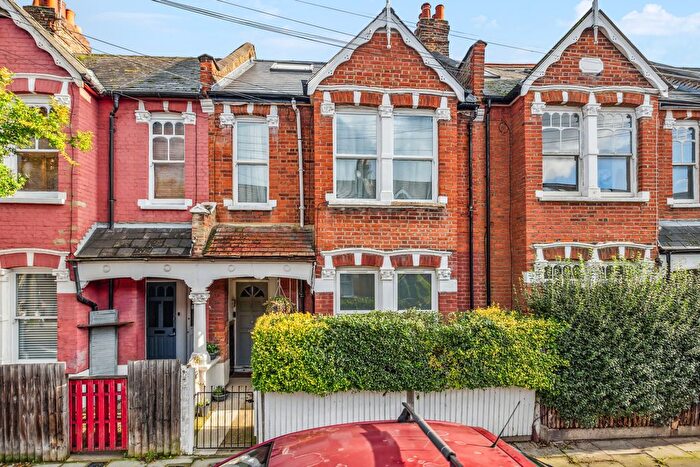 2 Bedroom Flat To Rent In Ormiston Grove, Shepherds Bush, W12