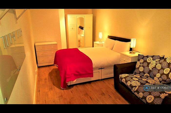 2 Bedroom Flat To Rent In Townsend Way, Birmingham, B1