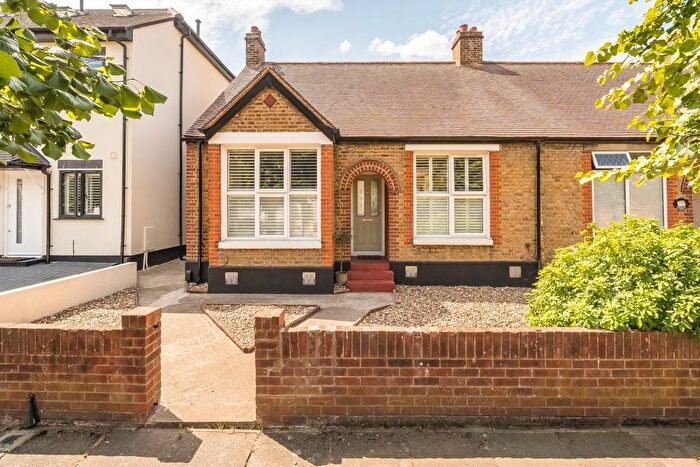 2 Bedroom Bungalow For Sale In Rural Way, Streatham, SW16