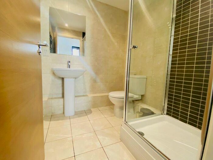 2 Bedroom Apartment To Rent In Mann Island, Liverpool, L3