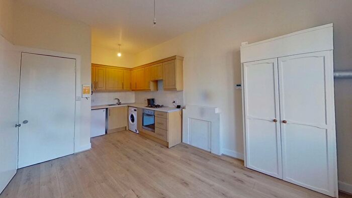 1 Bedroom Flat To Rent In St Leonards Street, Edinburgh, EH8