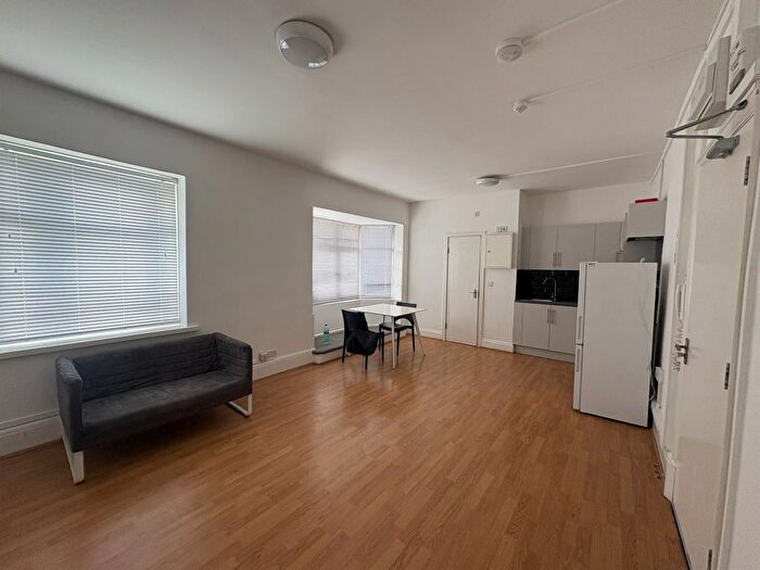 1 Bedroom Flat To Rent In Burnside Road, Flat Dagenham, RM8