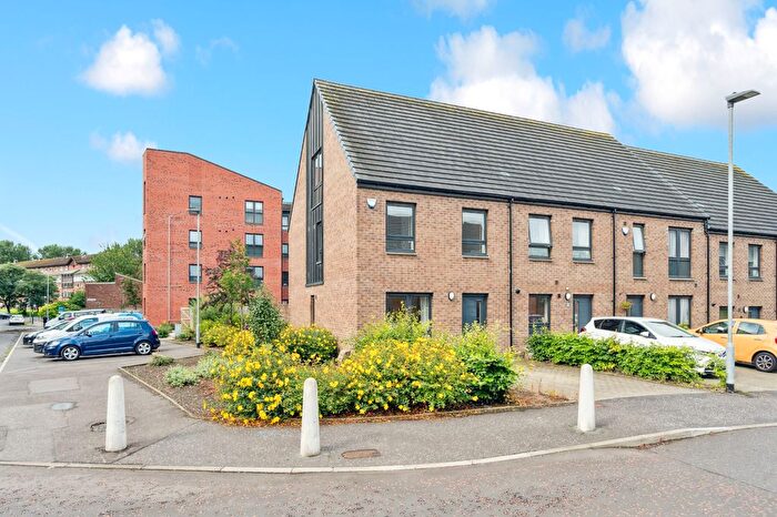 4 Bedroom Town House To Rent In Auldfield Gate, Pollokshaws, Scotland, G43