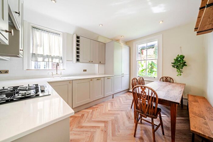 2 Bedroom Maisonette For Sale In Cavendish Road, Balham, London, SW12