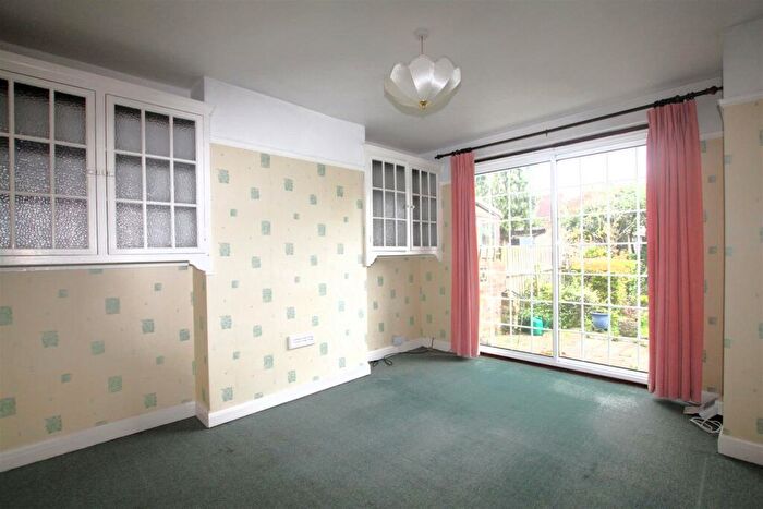 3 Bedroom End Of Terrace House For Sale In Beech Grove, Mitcham, CR4