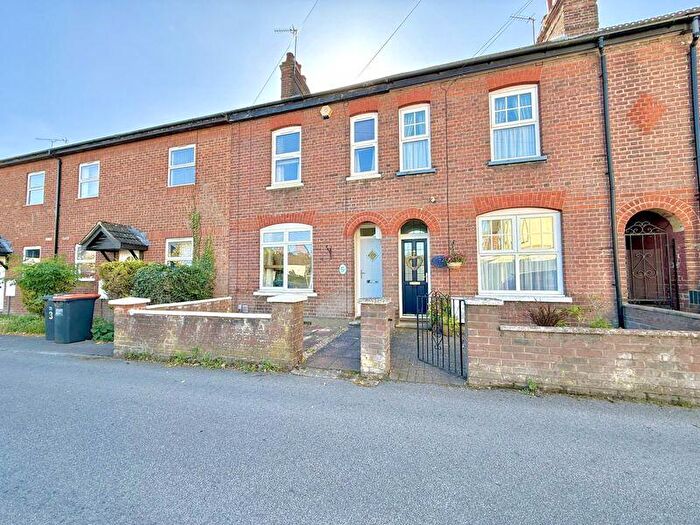 3 Bedroom Terraced House For Sale In Englands Lane, Dunstable, LU5