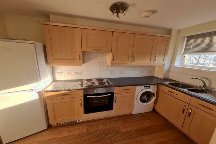 2 Bedroom Flat To Rent In Coral Park, Maidstone ME14