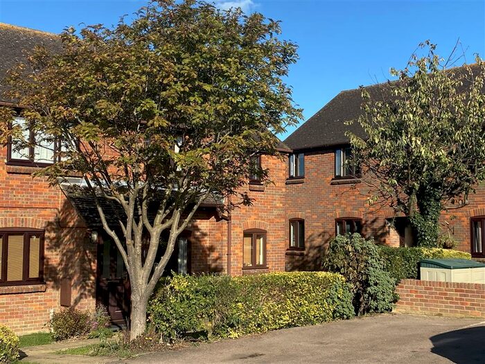 2 Bedroom Flat To Rent In Quainton Road, Waddesdon, Aylesbury, HP18