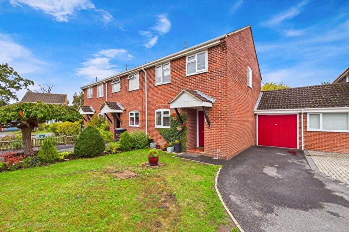 3 Bedroom End Of Terrace House For Sale In Spurcroft Road, Thatcham, Berkshire, RG19