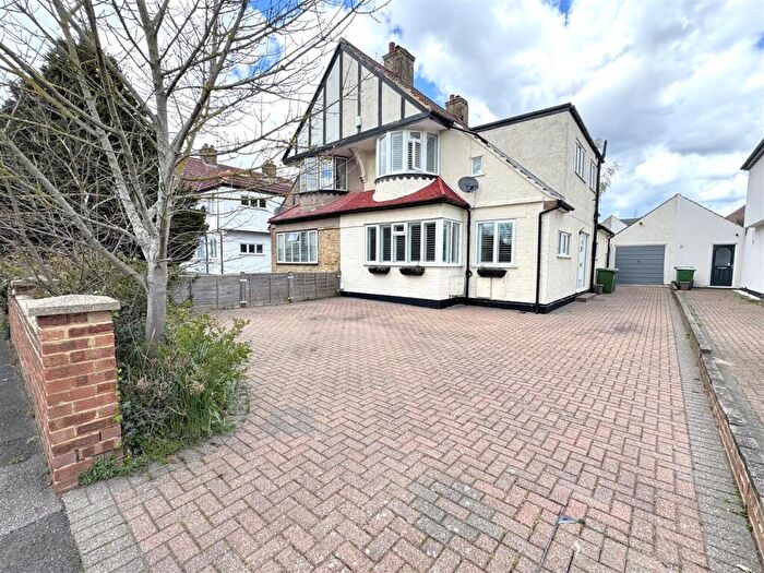 4 Bedroom Semi Detached House For Sale In Glynde Road, Bexleyheath, DA7