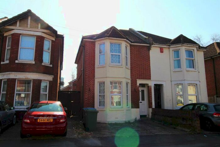5 Bedroom Semi-Detached House To Rent In Morris Road, The Polygon, SO15