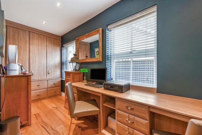 4 Bedroom Detached House For Sale In Balmoral Road, Andover, SP10