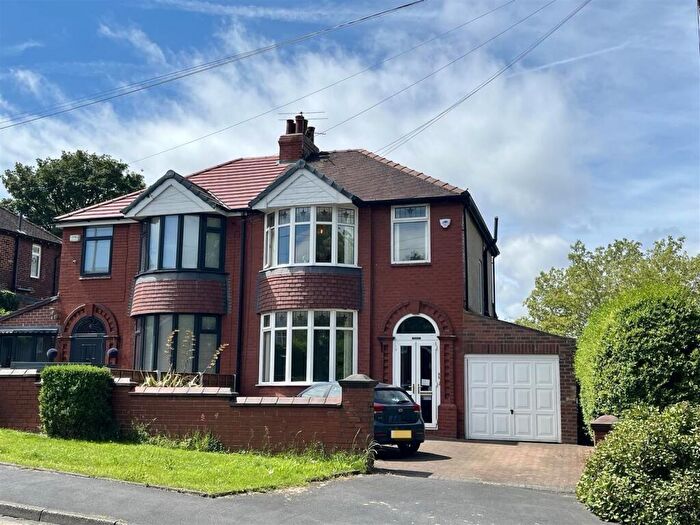 3 Bedroom Semi-Detached House For Sale In Mottram Old Road, Stalybridge, SK15