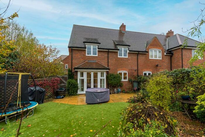 3 Bedroom Semi-Detached House To Rent In Printers Piece, Haddenham, Aylesbury, HP17