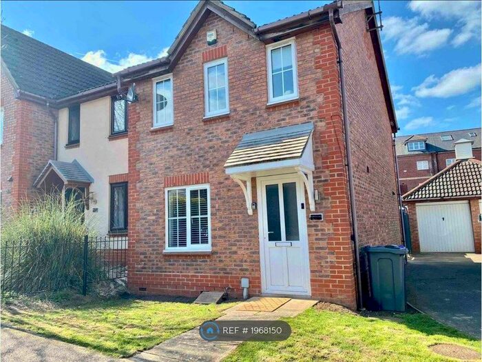 3 Bedroom Semi-Detached House To Rent In Kingmaker Way, Northampton, NN4