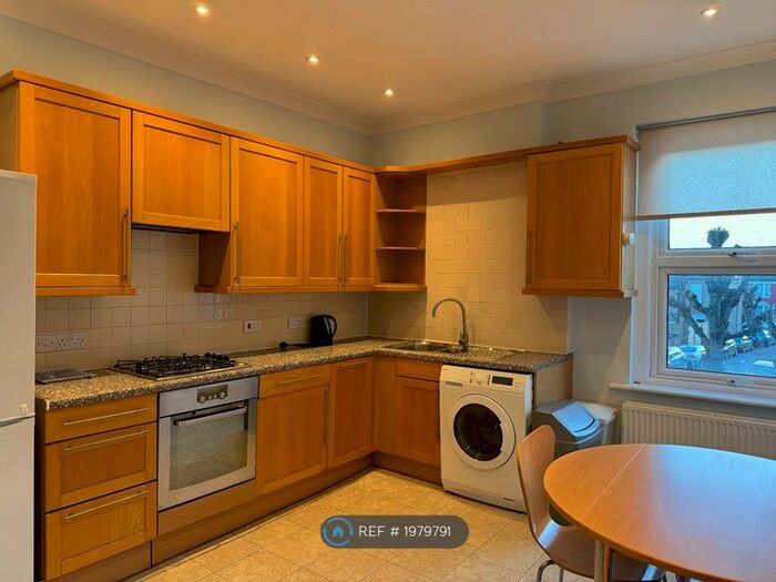 2 Bedroom Flat To Rent In Long Lane, London, N3