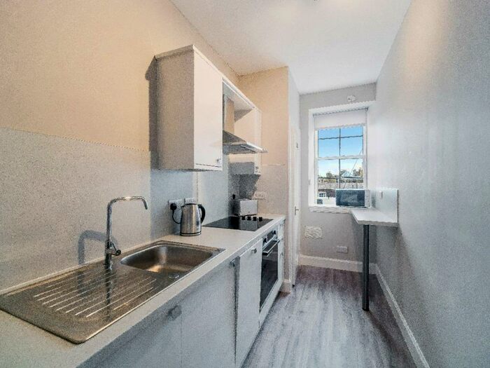 2 Bedroom Flat To Rent In Paisley Close ( High Street), Old Town, Edinburgh, EH1