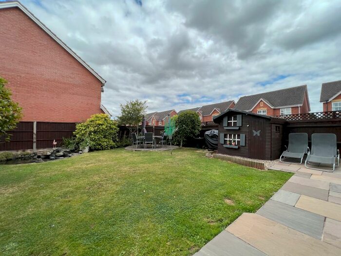 4 Bedroom Detached House For Sale In Pentland Gardens, Kings Acre