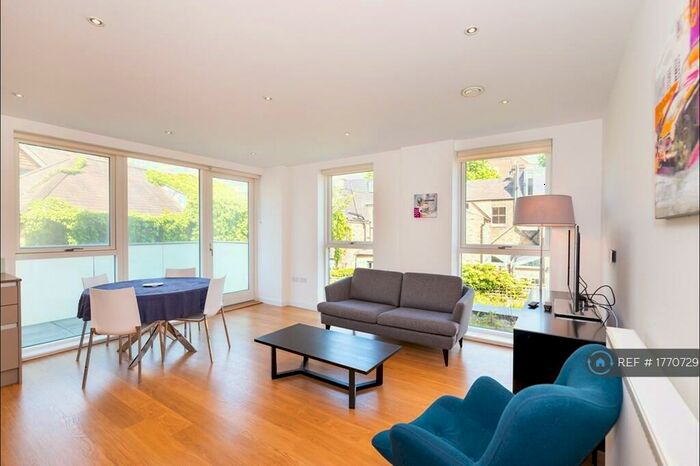 2 Bedroom Flat To Rent In Oldridge Road, London, SW12