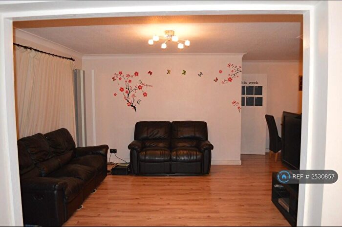 2 Bedroom Maisonette To Rent In Cotelands, Croydon, CR0