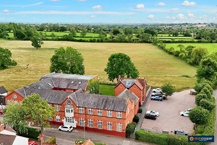 3 Bedroom Apartment For Sale In The Courtyard, Higham Lane, Stoke Golding, CV13