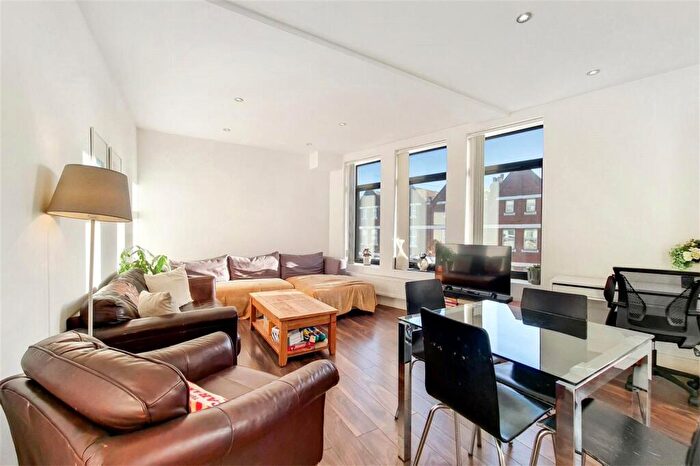 2 Bedroom Apartment To Rent In Balham High Road, London, SW12