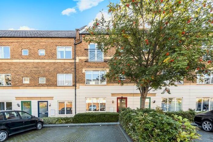 5 Bedroom Town House To Rent In Tollington Way, Holloway, Ilsington, North Lonodn, N7