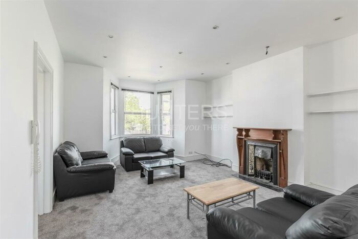 2 Bedroom Flat To Rent In Cricklewood Lane, London, NW2