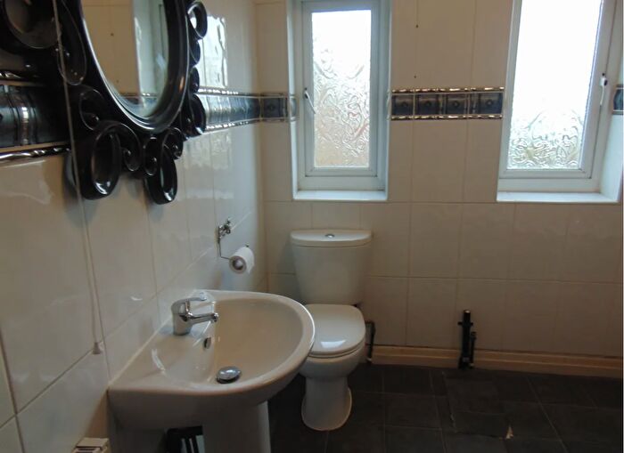 3 Bedroom Semi-Detached House For Sale In Dialstone Lane, Stockport, SK2