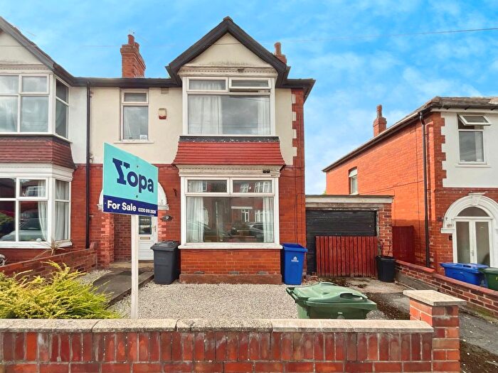 3 Bedroom Semi-detached House For Sale In Harrowden Road, Doncaster, DN2