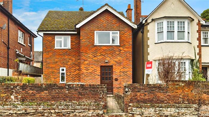 4 Bedroom Detached House For Sale In Walton Road, Aylesbury, HP21