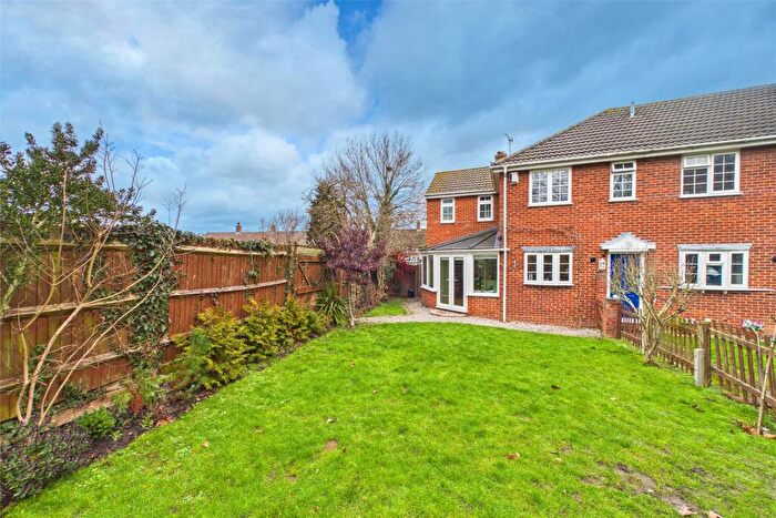 3 Bedroom End Of Terrace House For Sale In Daventry Court, Bracknell, Berkshire, RG42