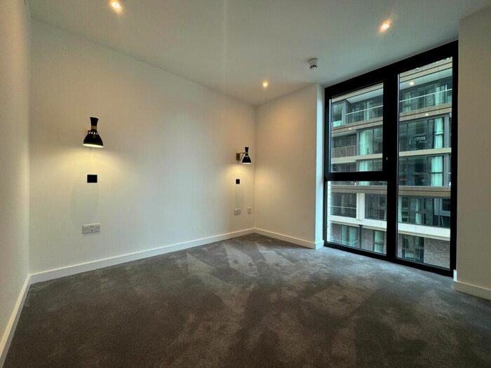 2 Bedroom Apartment To Rent In Merino Gardens, London, E1W