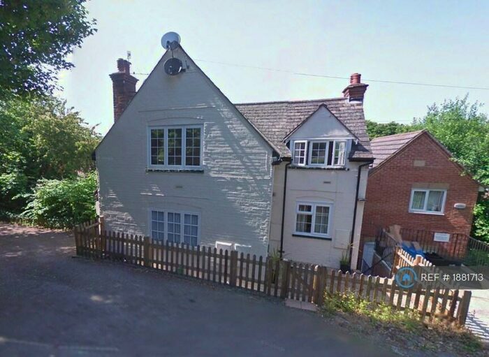 1 Bedroom Flat To Rent In Longdene Road, Haslemere, GU27