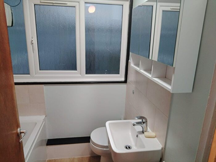 2 Bedroom Flat To Rent In Lindsey Close, Mitcham, CR4