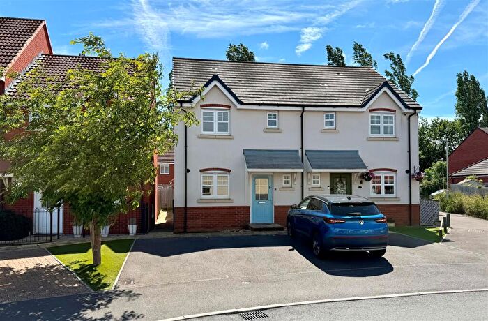 3 Bedroom Semi Detached House For Sale In Fauld Drive, Kingsway, Gloucester, GL2