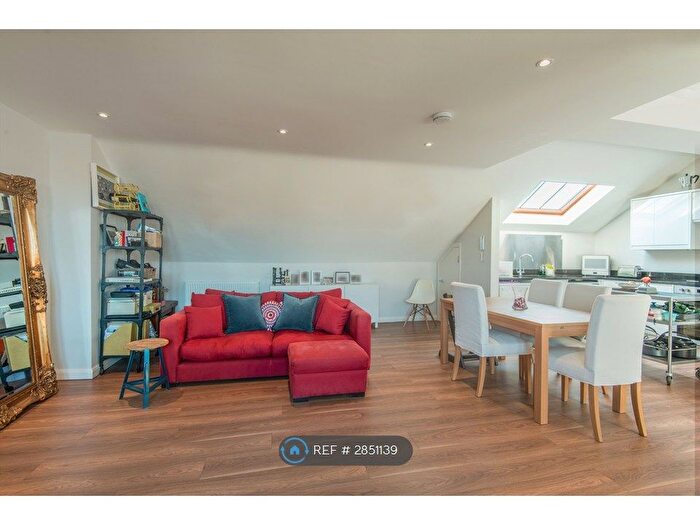3 Bedroom Flat To Rent In Brondesbury Road, London, NW6