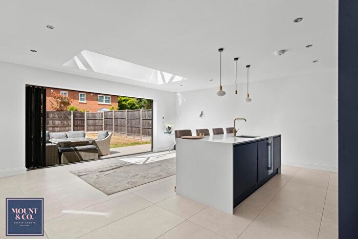 4 Bedroom End Of Terrace House For Sale In Hailey Gardens, Hailey, Hertfordshire, SG13