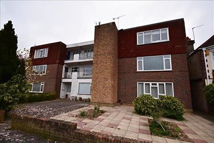 2 Bedroom Flat To Rent In Warren Road, North Chingford, E4