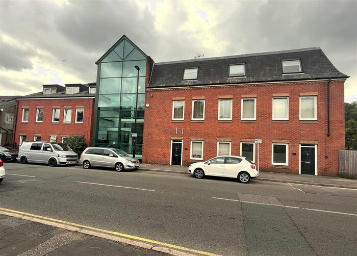 1 Bedroom Flat To Rent In Croydon Road, Caterham, CR3