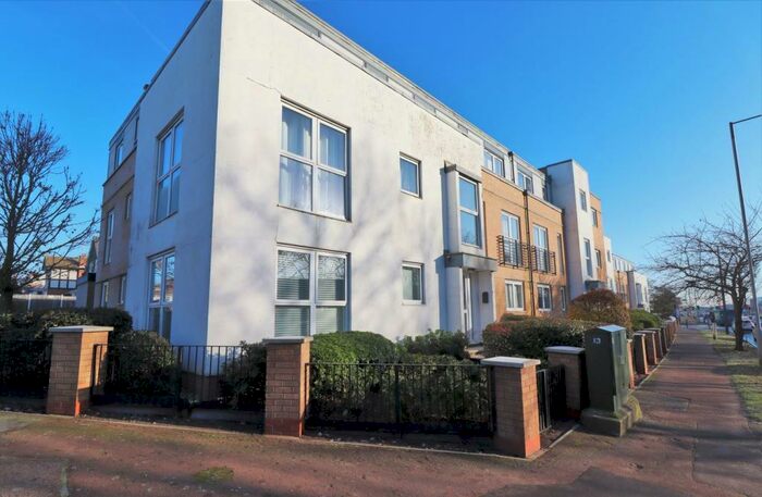 2 Bedroom Apartment To Rent In Rayleigh Road, Eastwood, Leigh-on-Sea, SS9