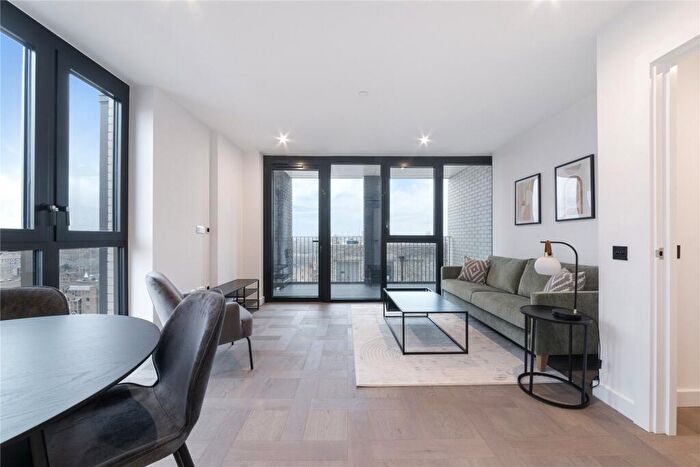 2 Bedroom Apartment To Rent In Boxwood Gardens, London Dock, E1W