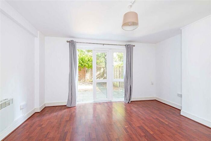 3 Bedroom Flat To Rent In New North Road, London, N1